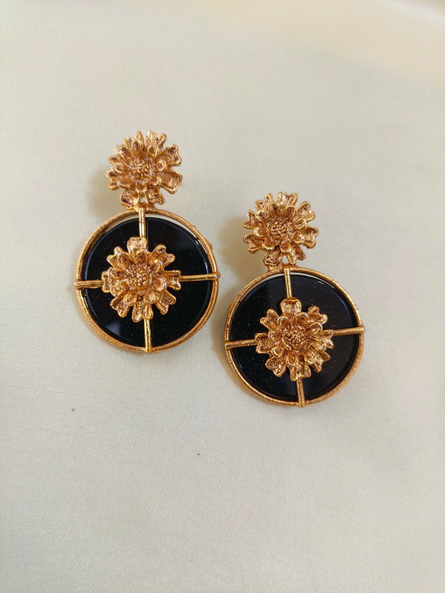 Gold plated Round earrings